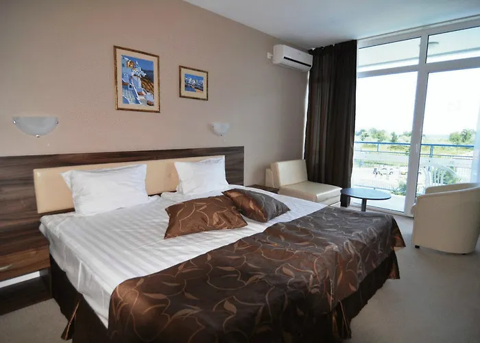 Хотел Regata Palace 4*