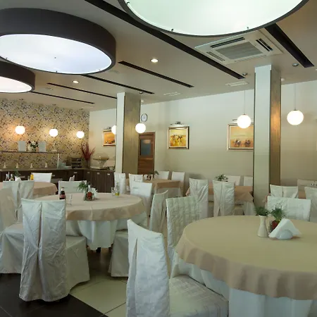 מלון Regata Palace סאני ביץ'