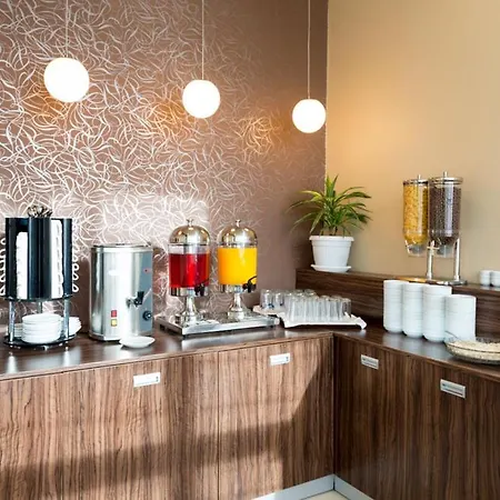 מלון Regata Palace 4*